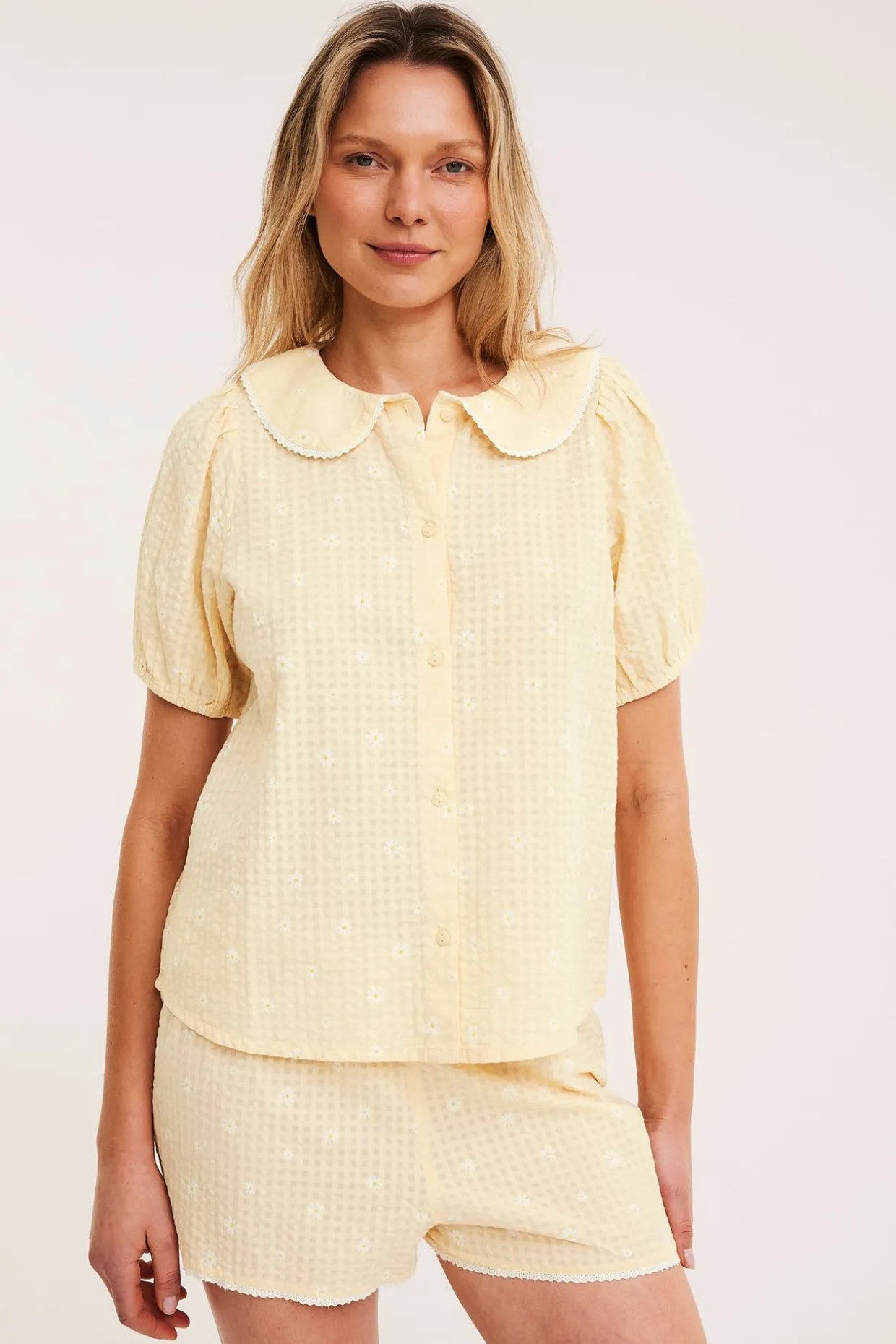 Pyjamasset i bäckebölja