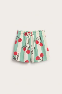 Randiga badshorts med körsbär