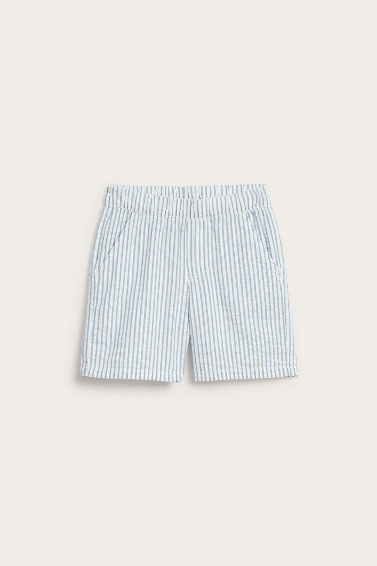 Randiga shorts i bäckebölja