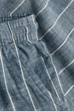 Randiga vävda shorts