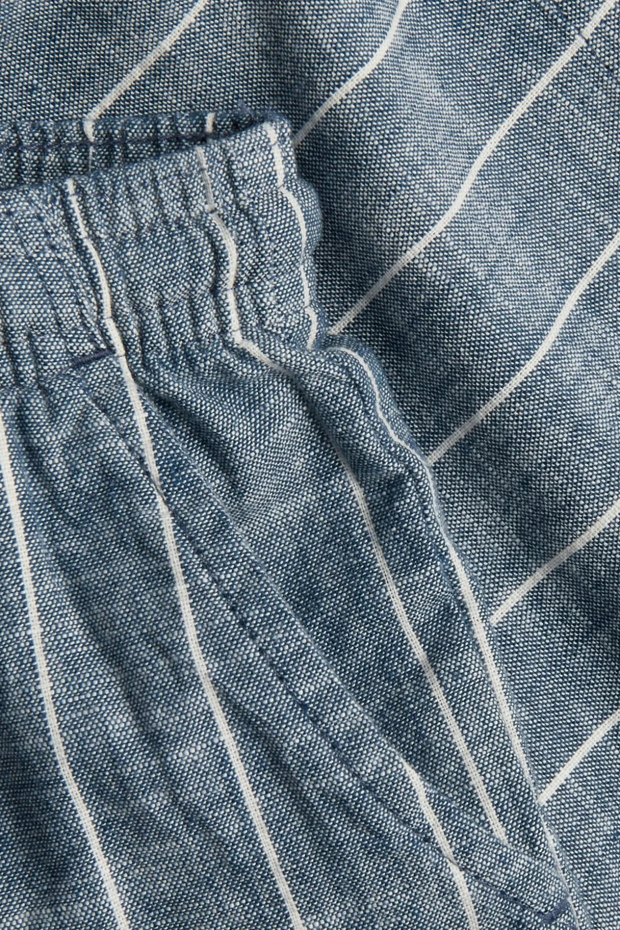 Randiga vävda shorts
