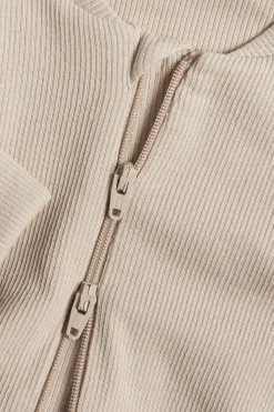 Ribbad jumpsuit med nedvikbara muddar
