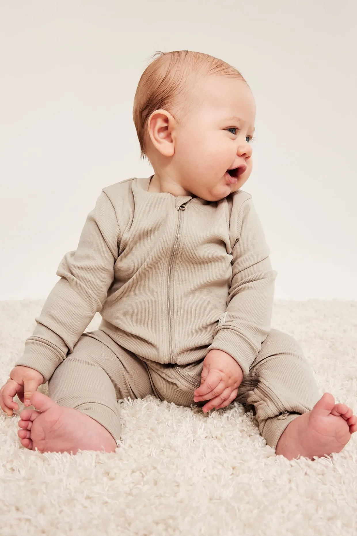 Ribbad jumpsuit med nedvikbara muddar