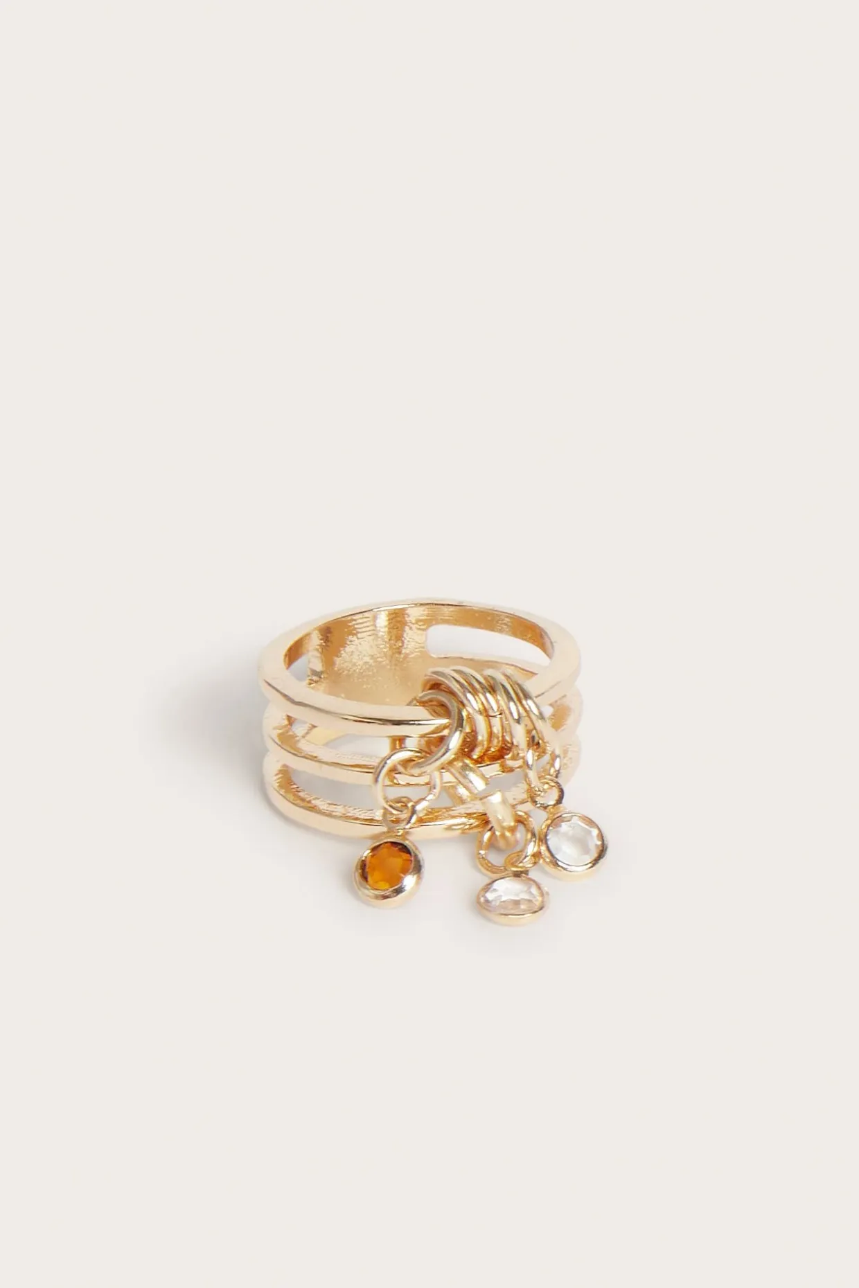 Ring med hängen