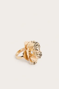 Ring med skulpterad blomma