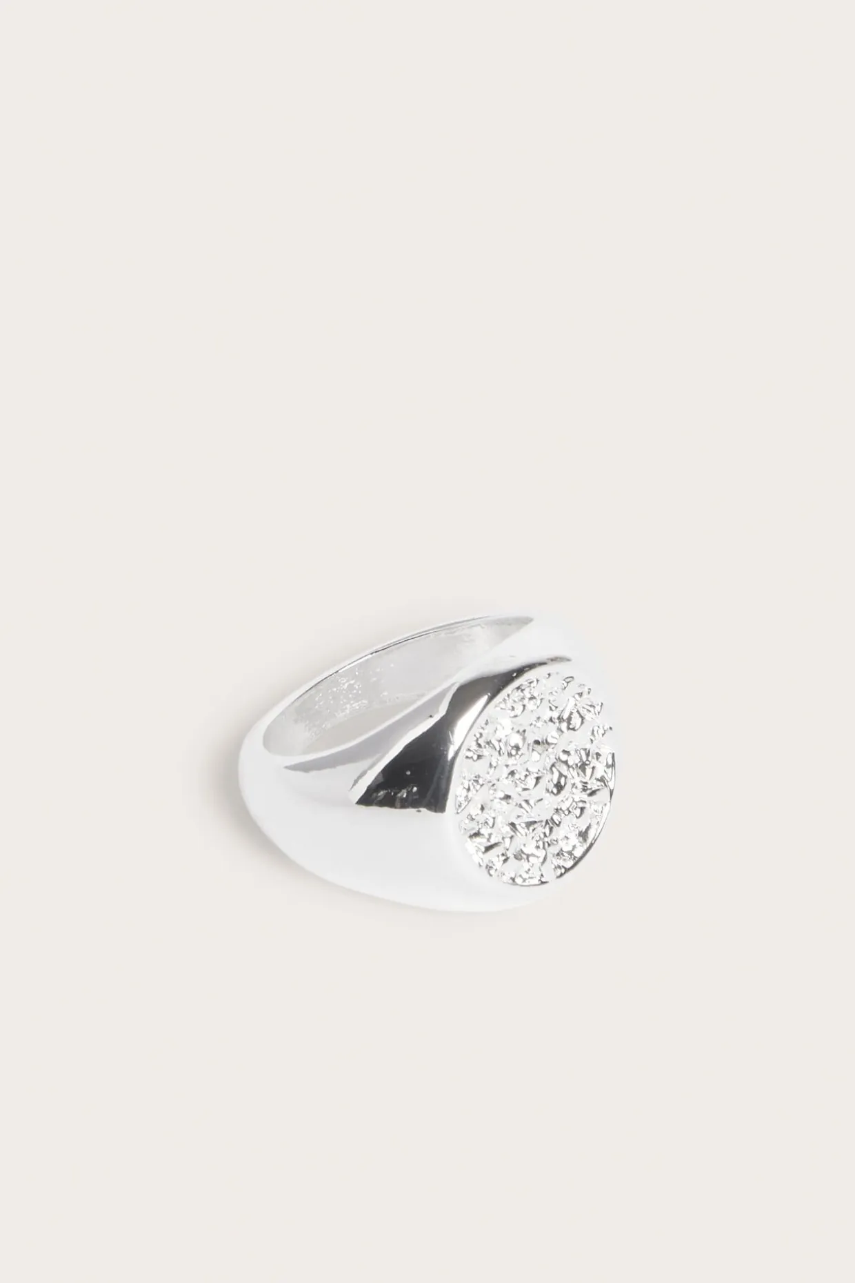 Ring med strasstenar