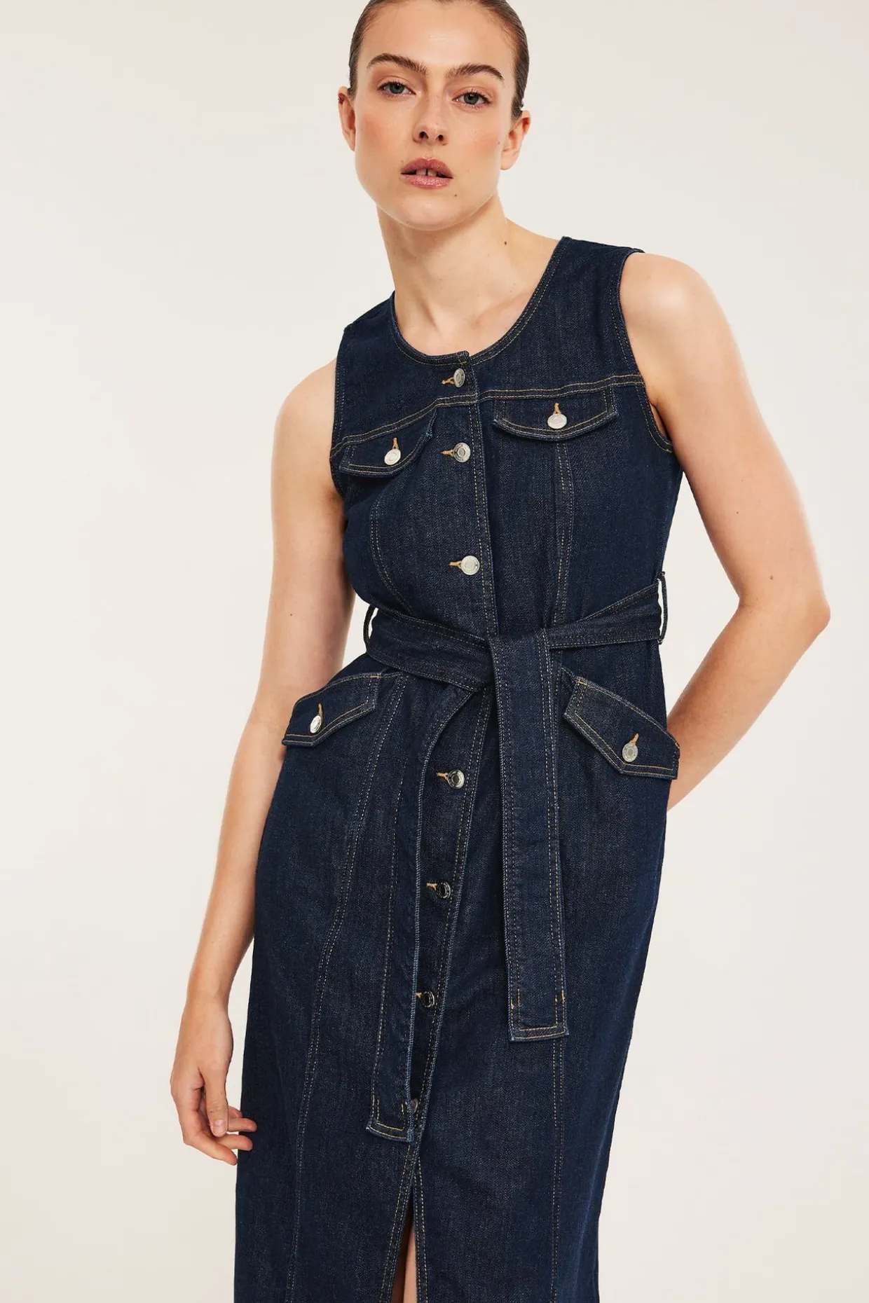 Ärmlös jeansklänning
