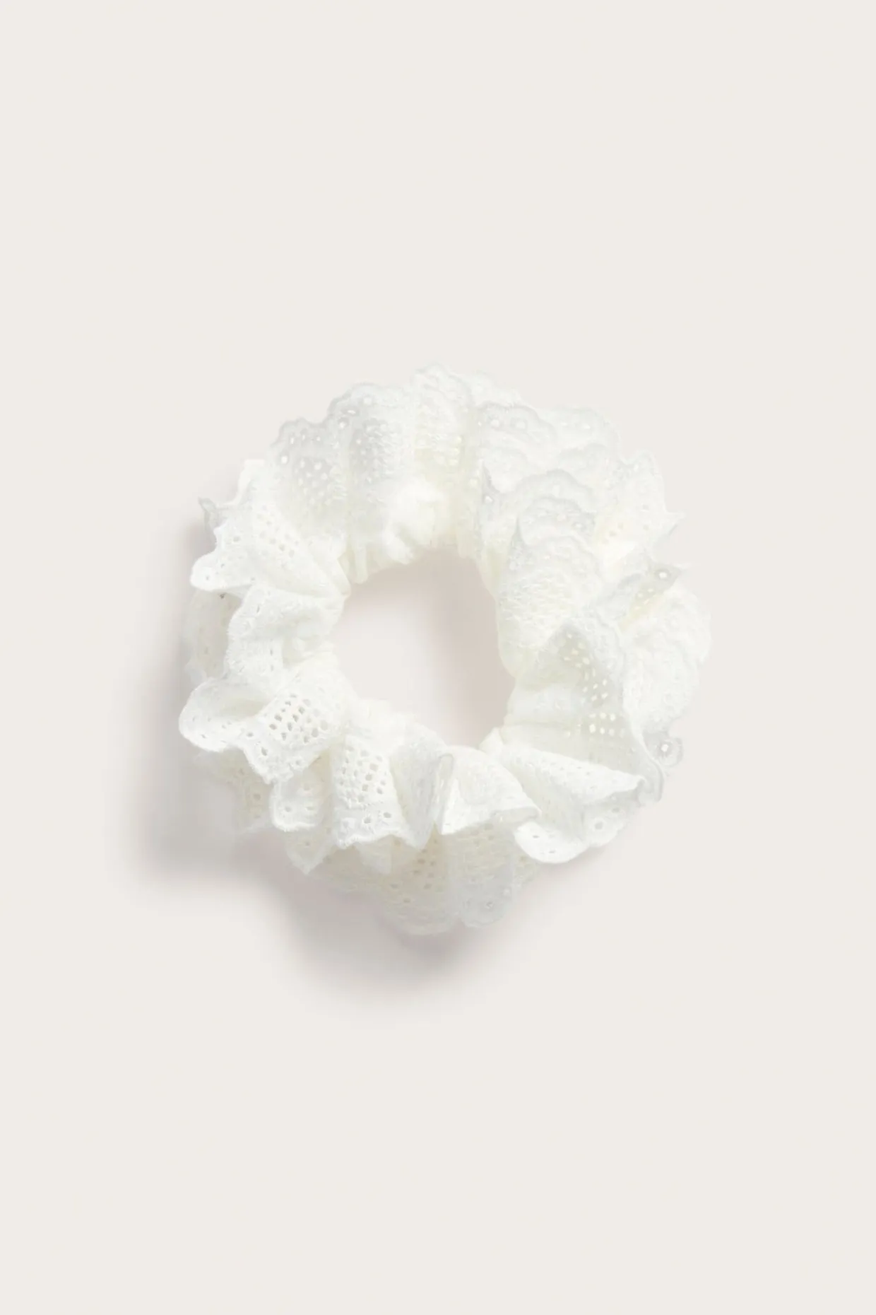 Scrunchie med broderie anglaise
