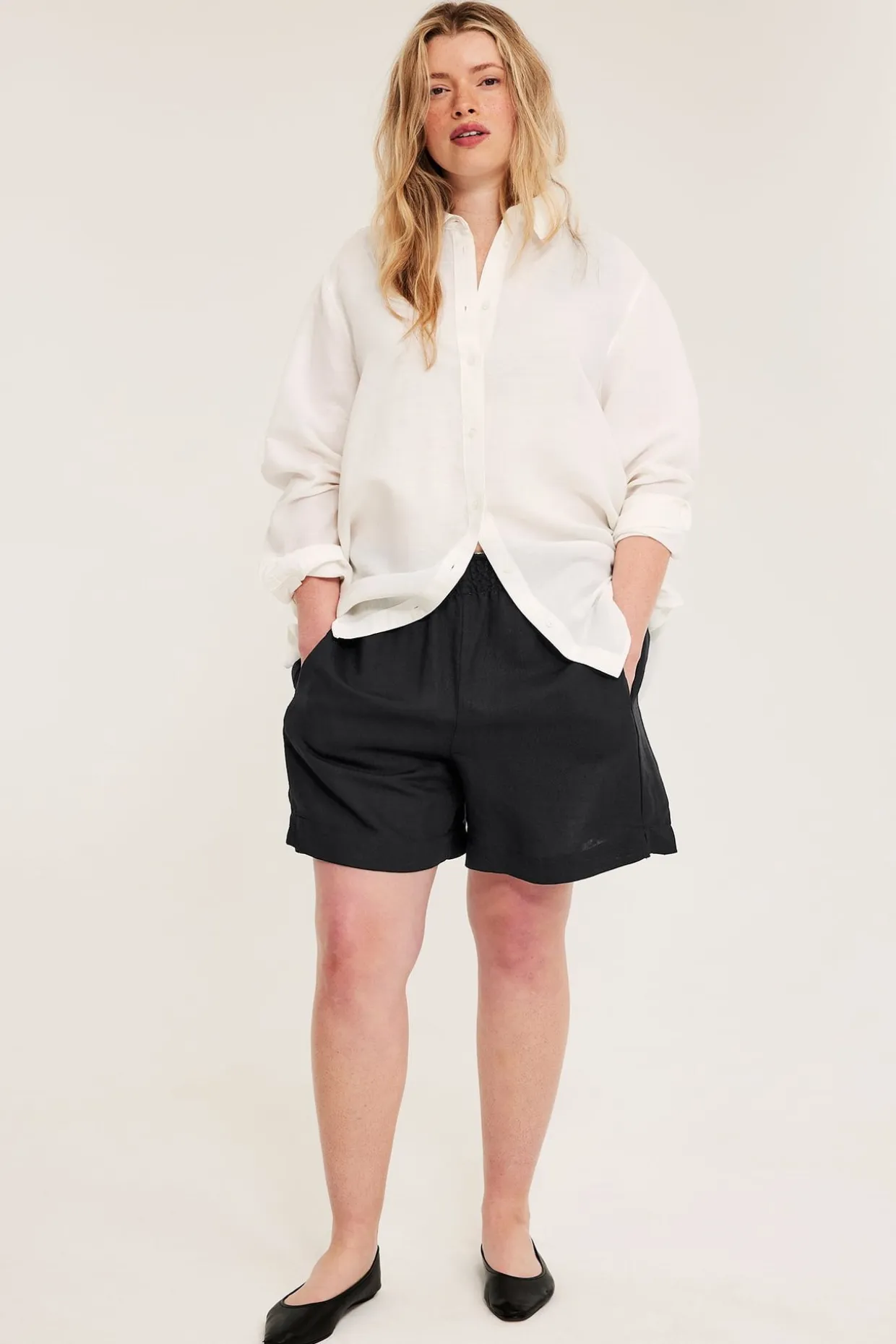 Shorts i viskos och linnemix