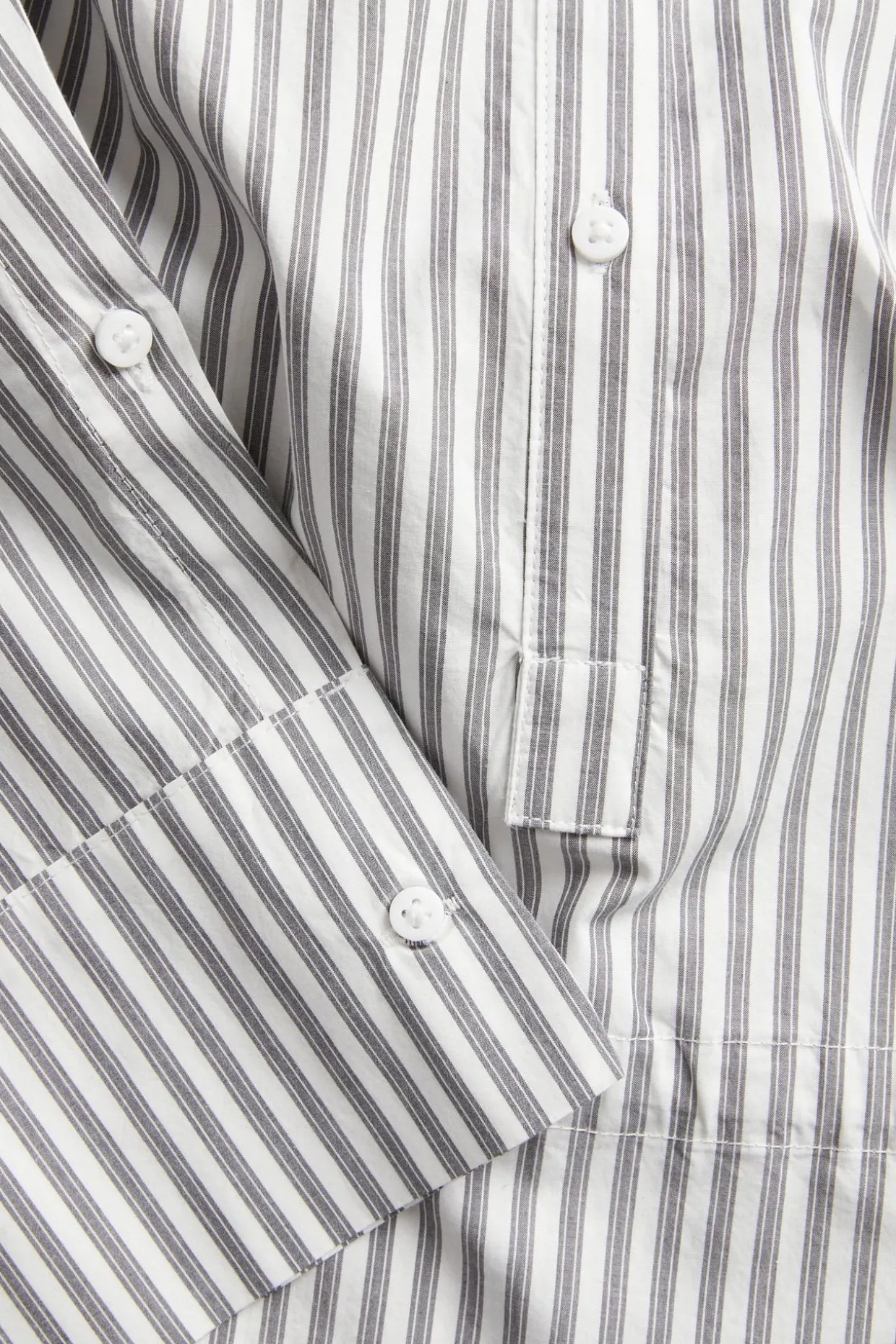 Skjorta med dragsko och ståkrage