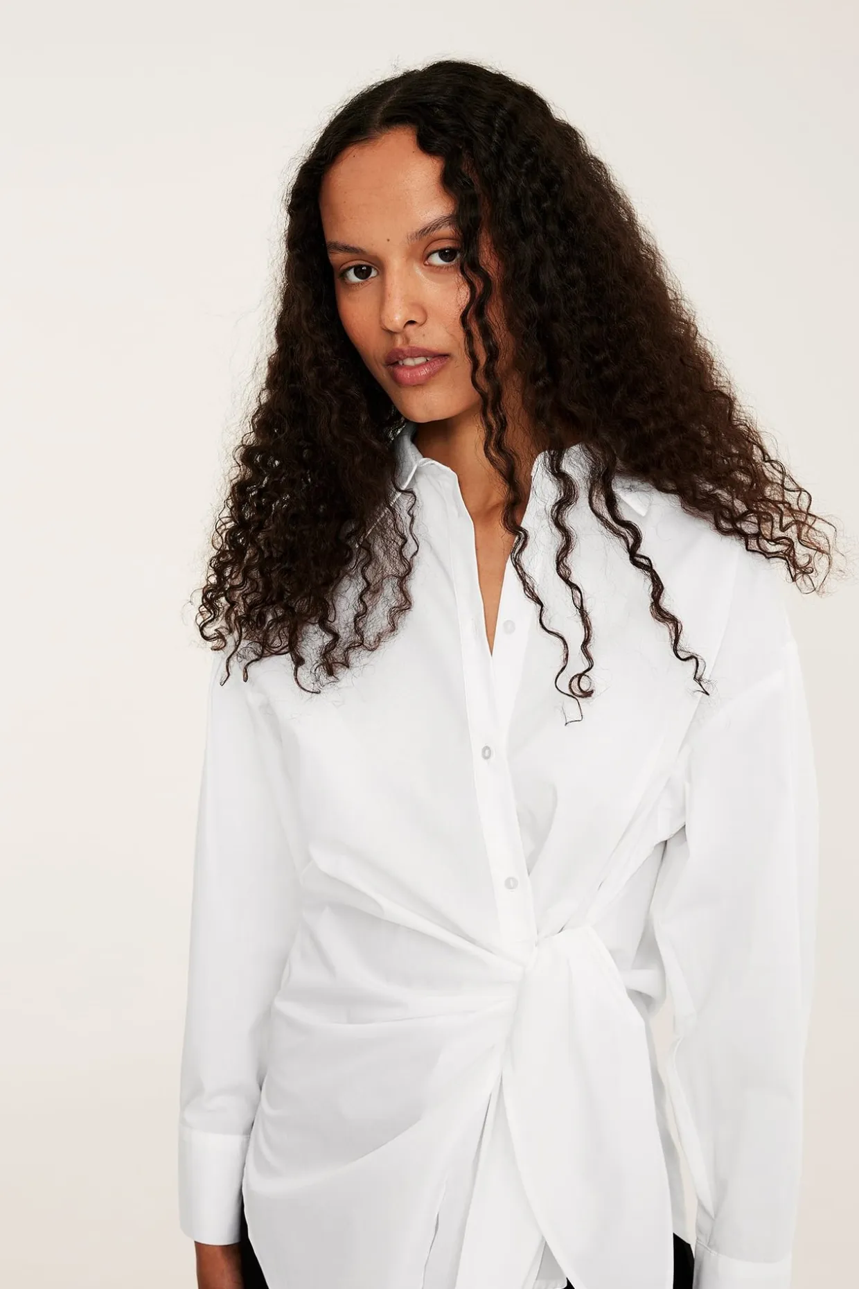 Skjorta med knytning