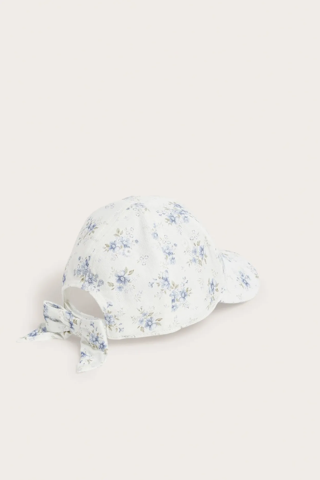 Småblommig keps med rosett