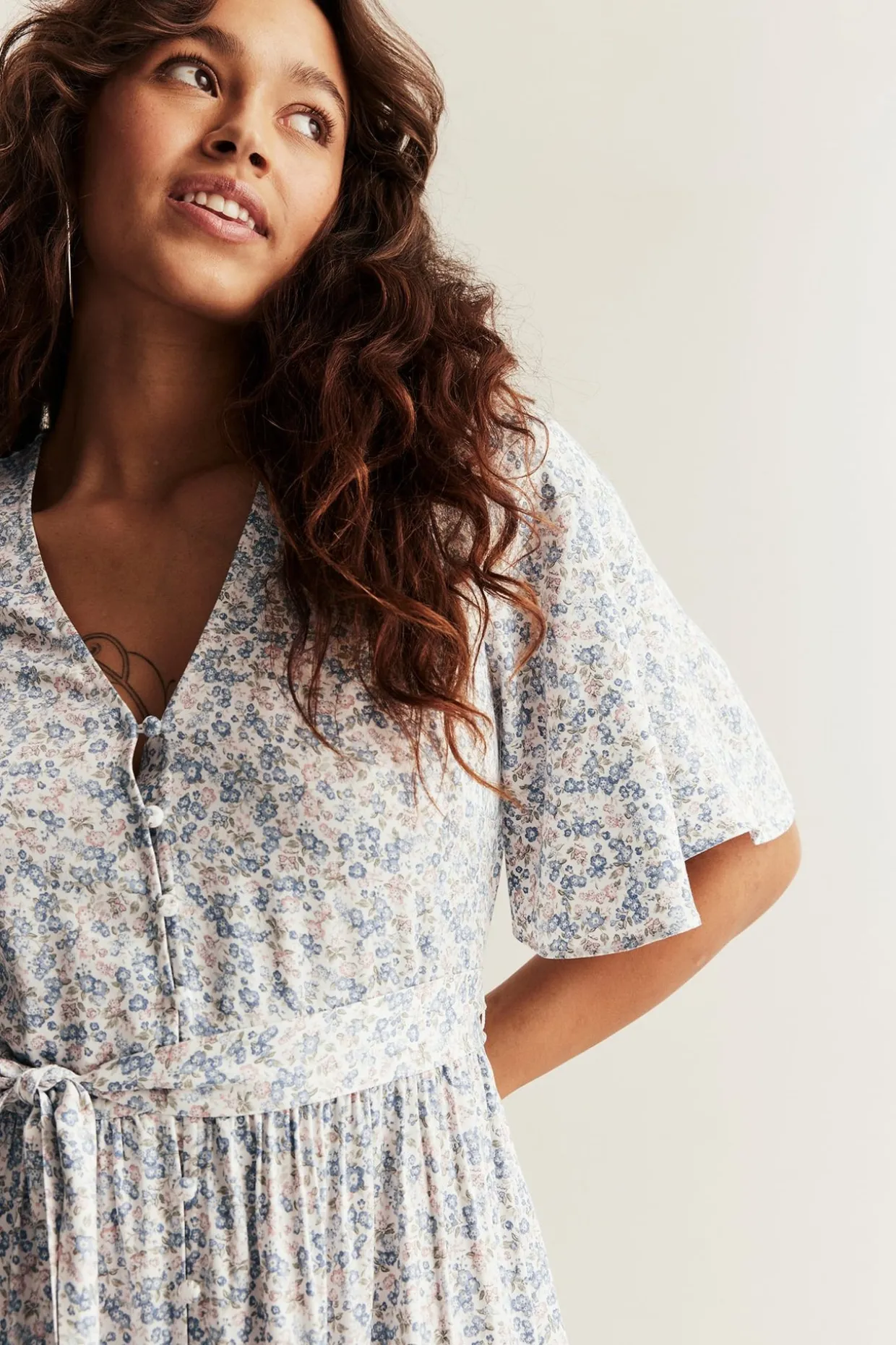 Småblommig klänning Newbie Woman
