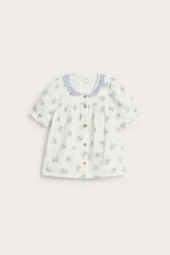 Småblommig kortärmad blus