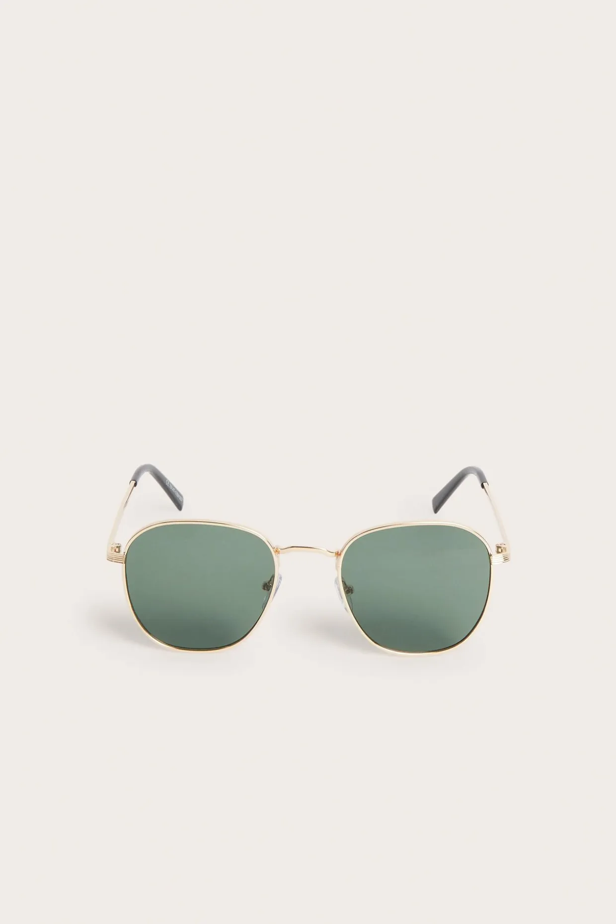 Solglasögon med tunn metallbåge