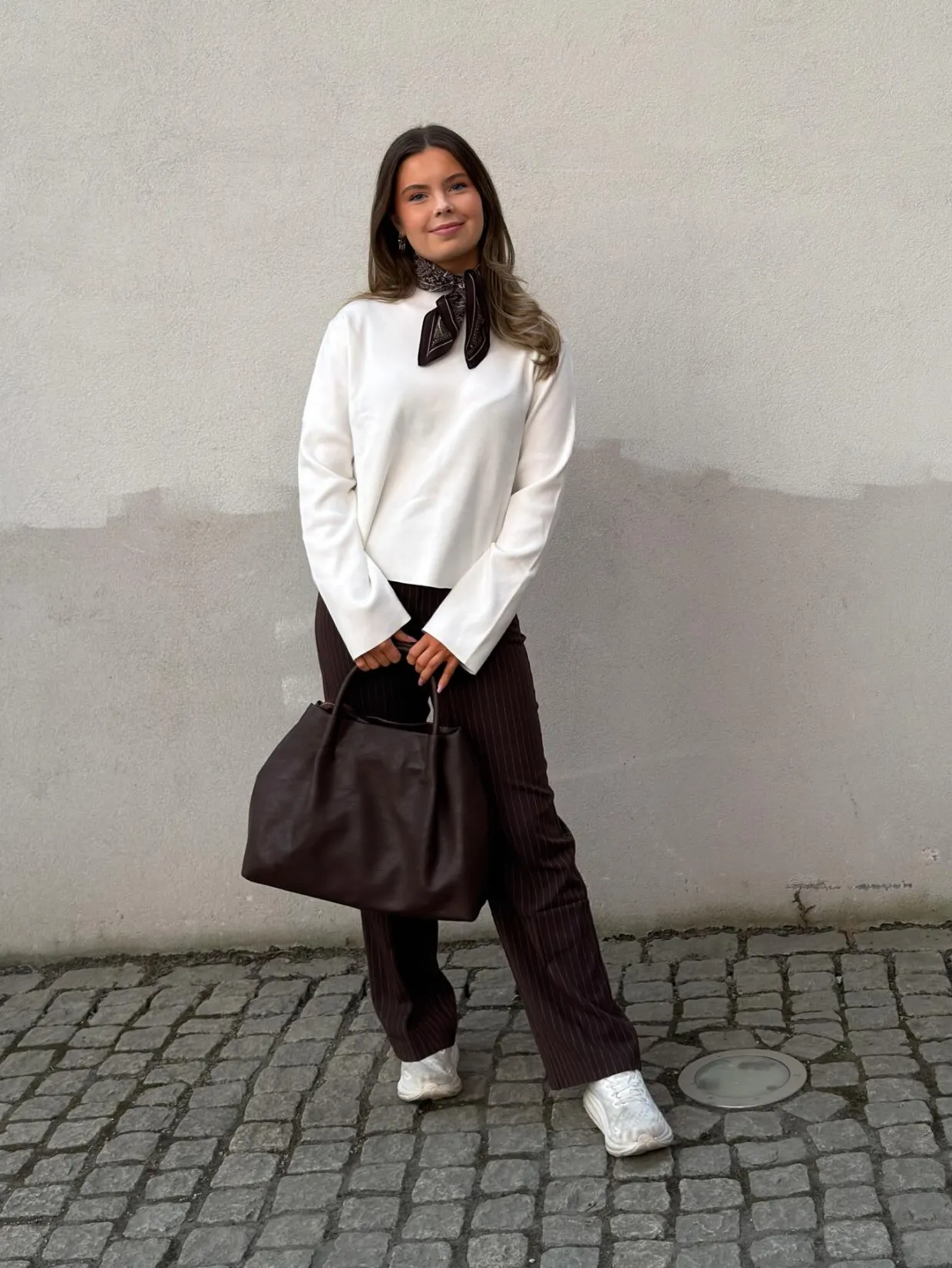Stickad tröja med krage