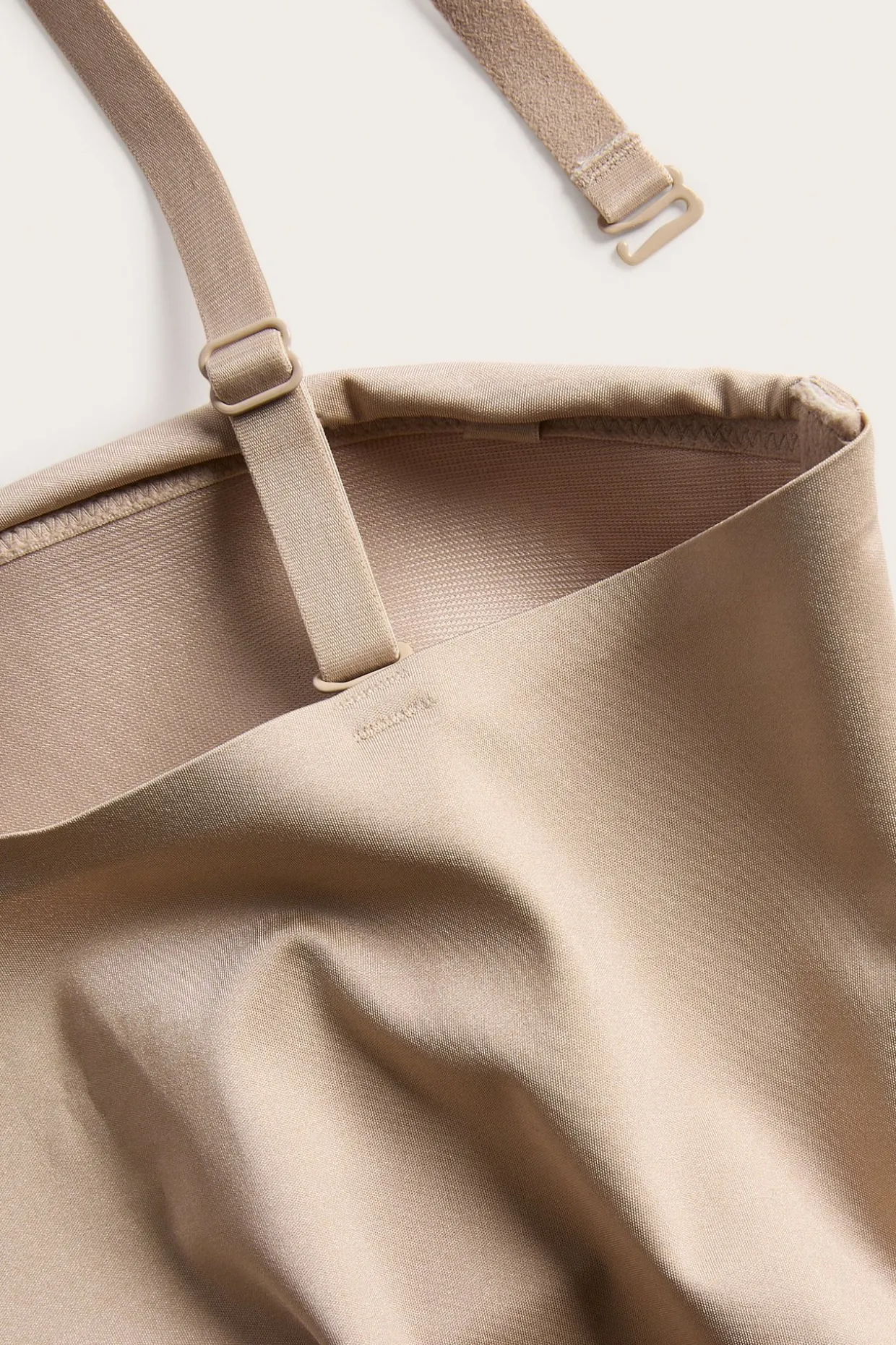 Stringbody light shape med vadderade kupor