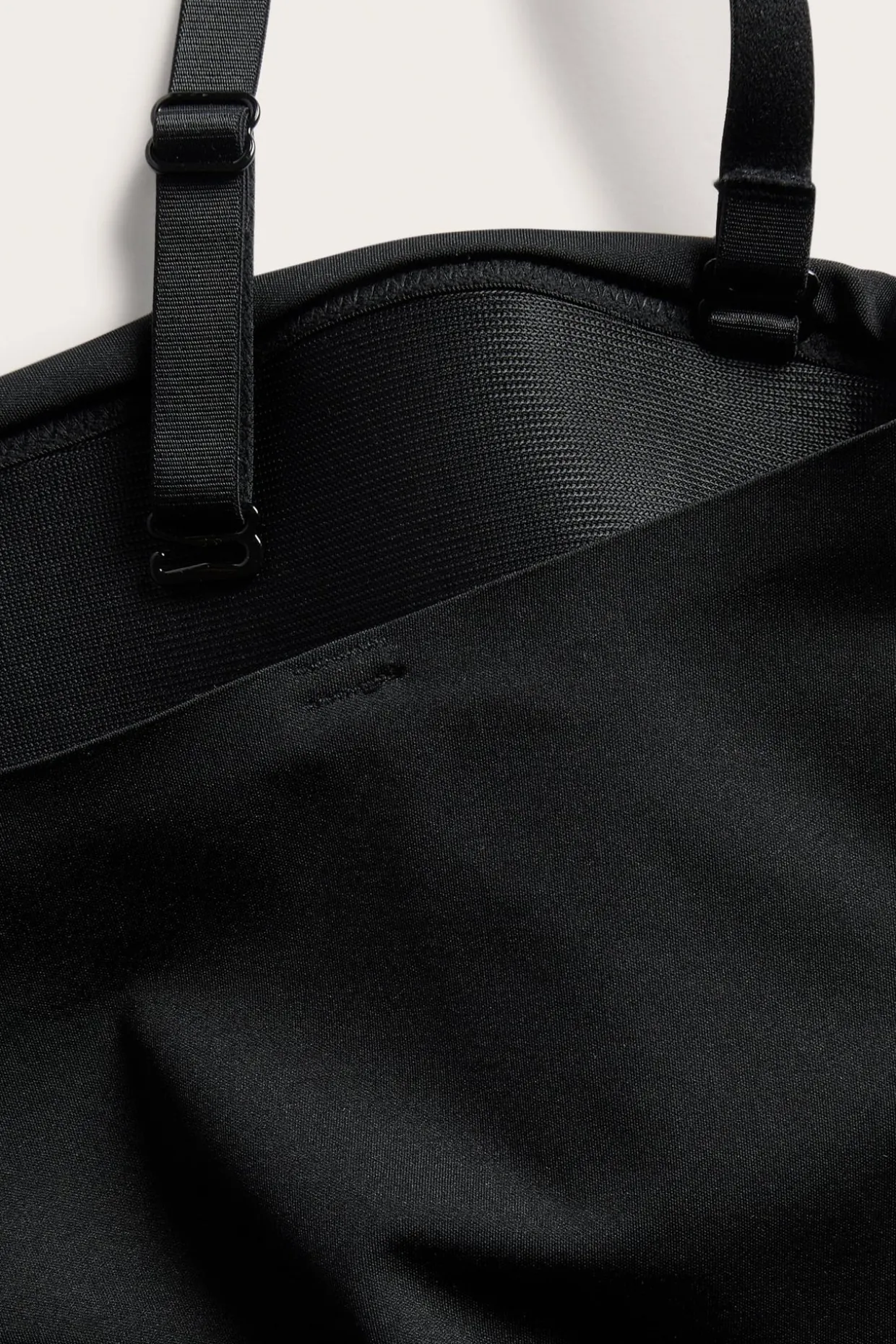 Stringbody light shape med vadderade kupor