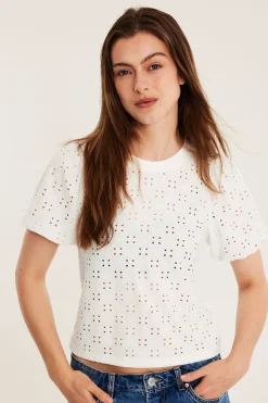 Topp med broderie anglaise