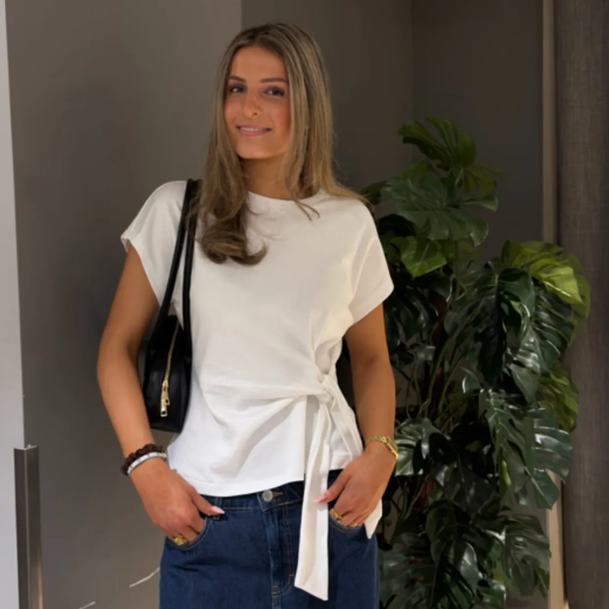 Topp med knytdetalj