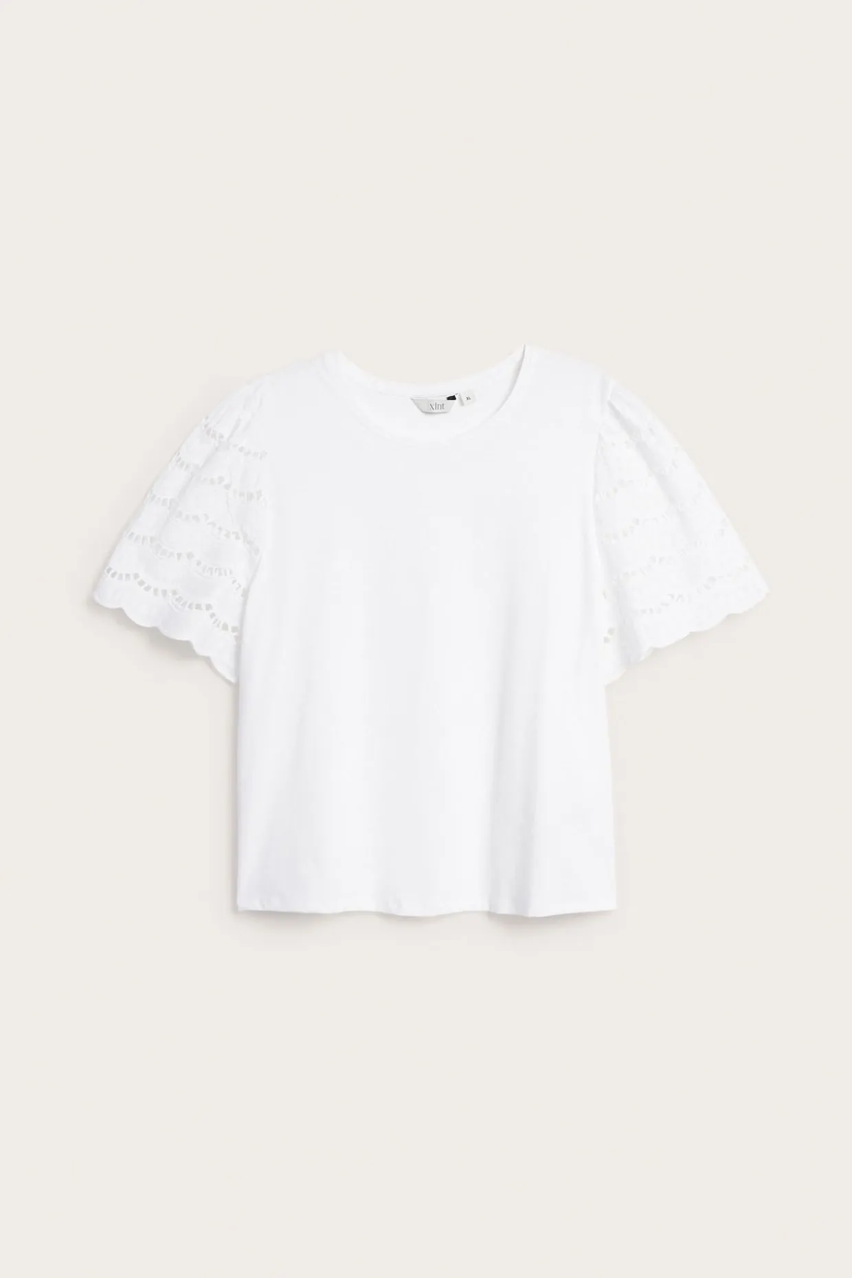 Topp med ärm i broderie anglaise