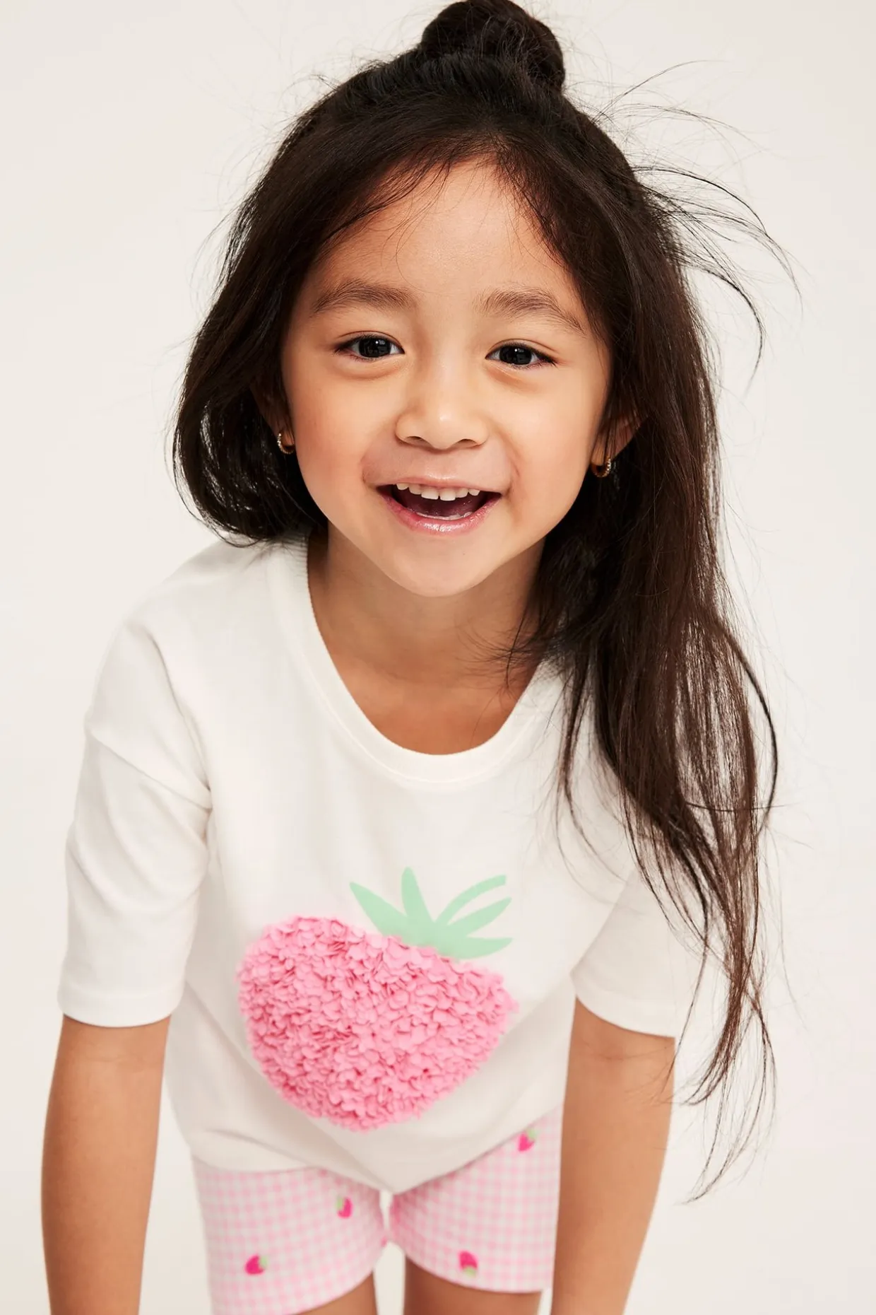 T-shirt med jordgubbsapplikation