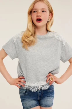 T-shirt med spetsdetaljer