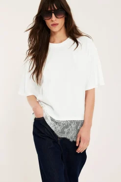T-shirt med spetskant