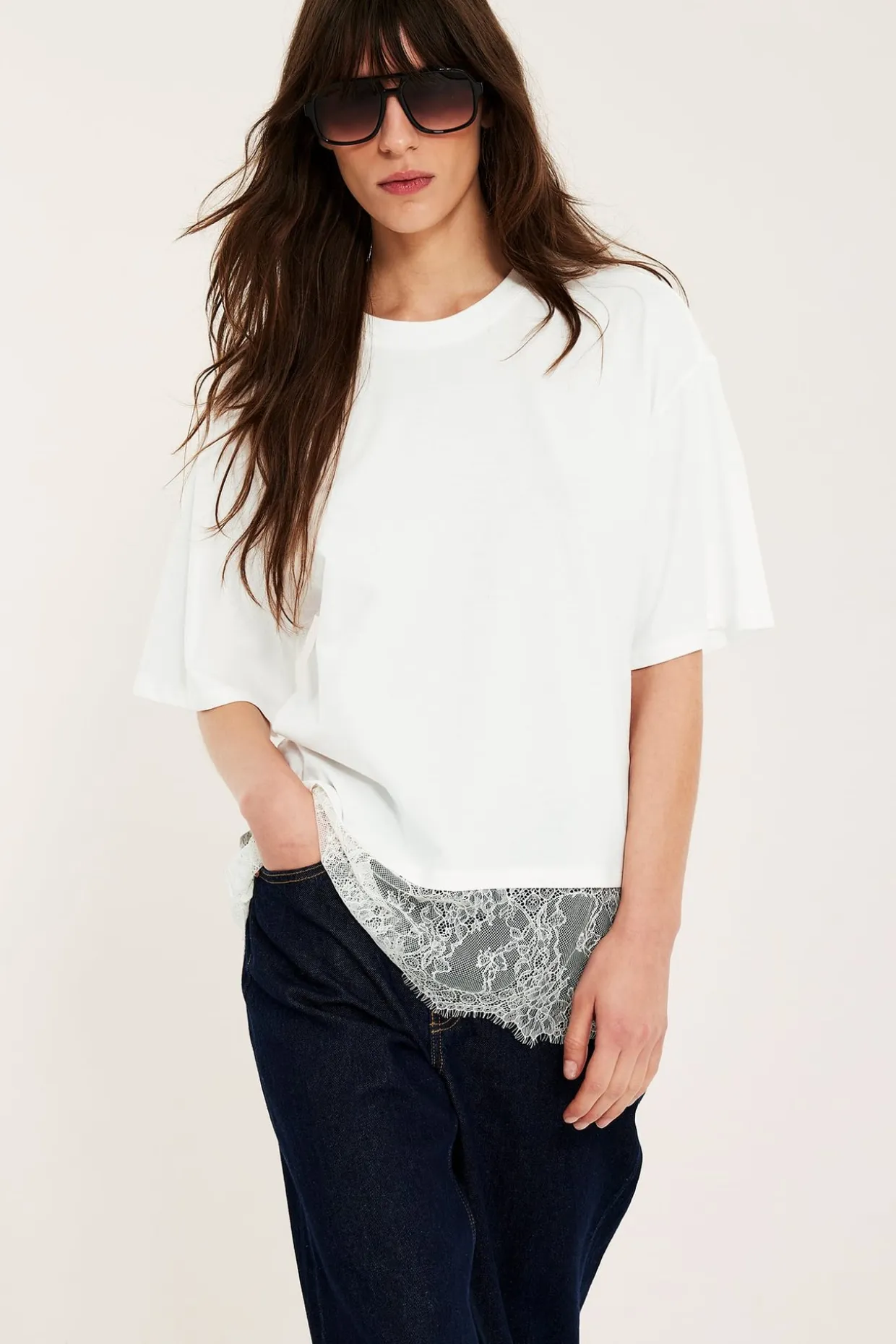 T-shirt med spetskant