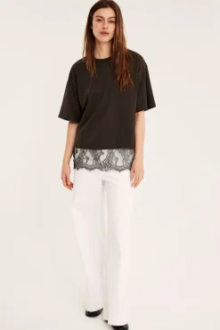 T-shirt med spetskant
