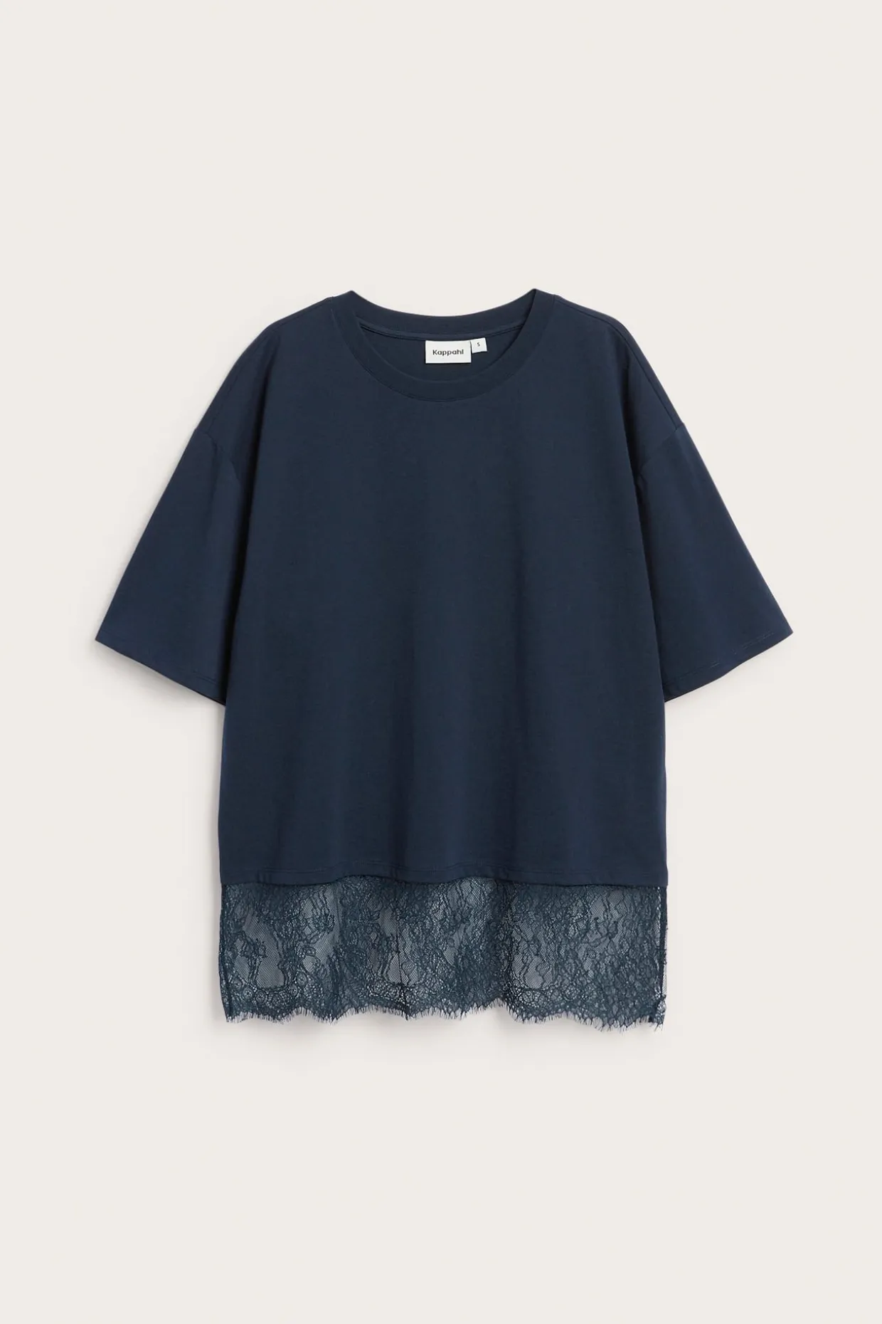 T-shirt med spetskant