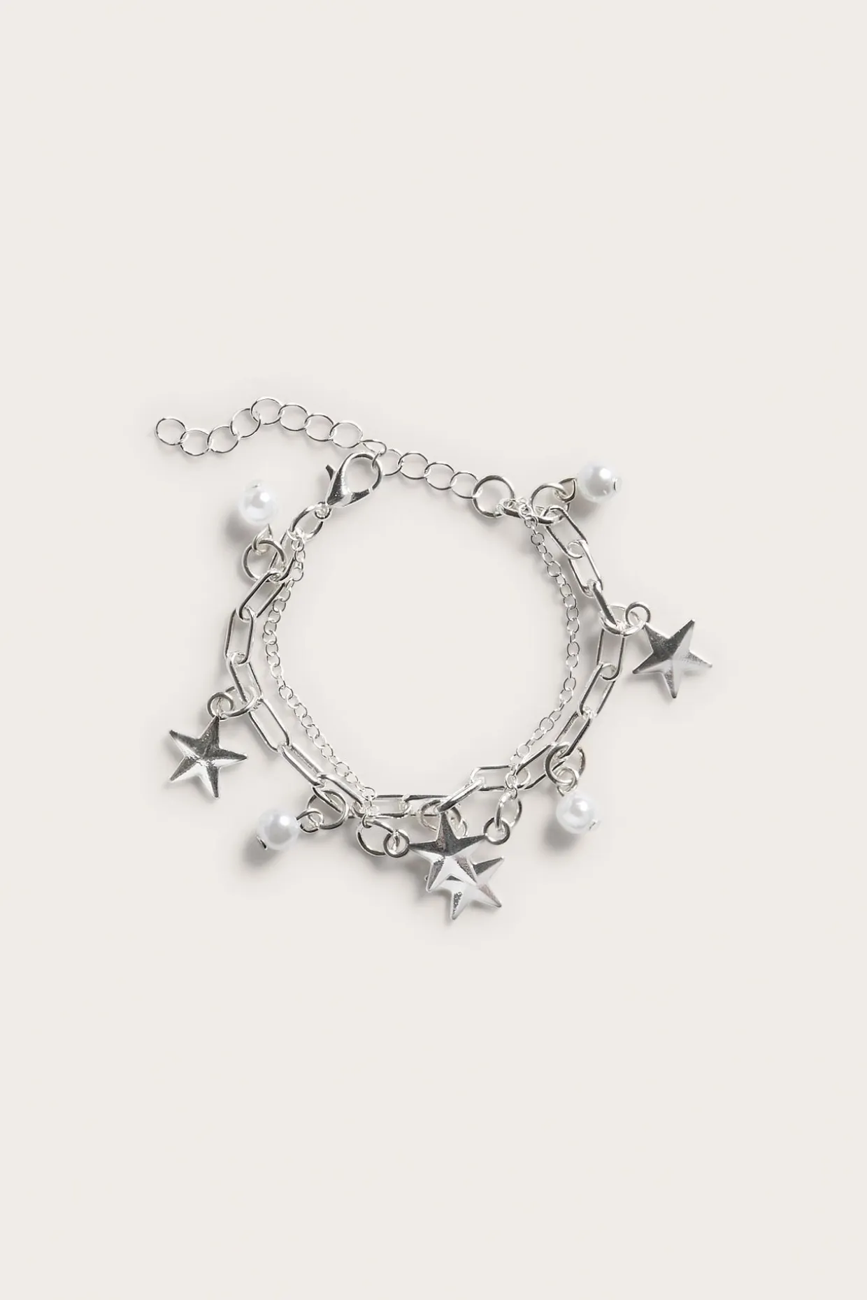 Tvåradigt armband med berlocker