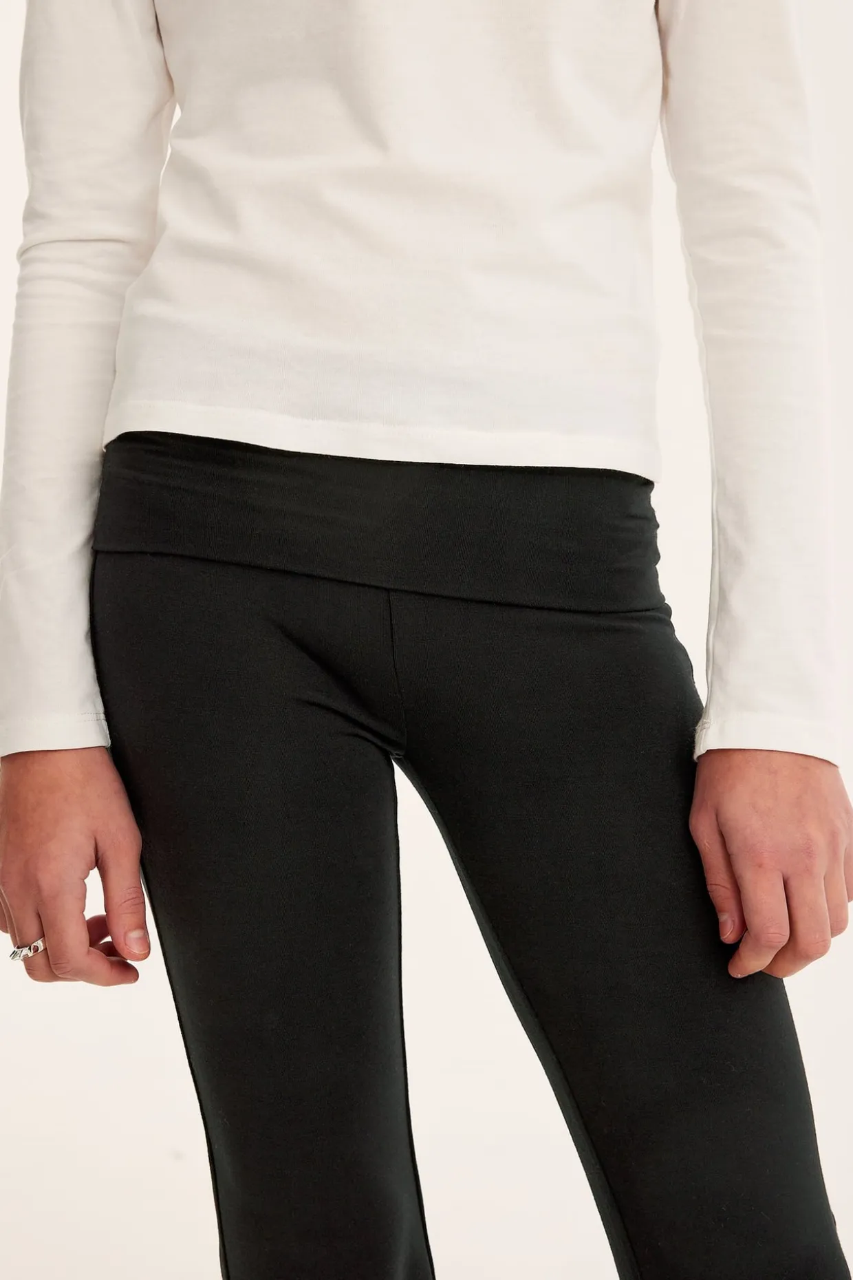 Utsvängda yoga pants