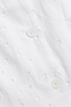 Väst i broderie anglaise